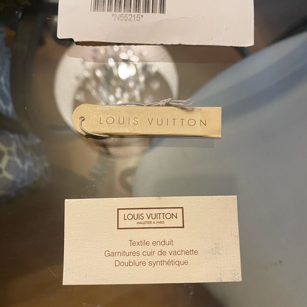 Louis Vuitton - Picture 5 of 5